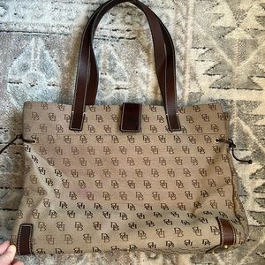 Like new Dooney & Bourke handbag